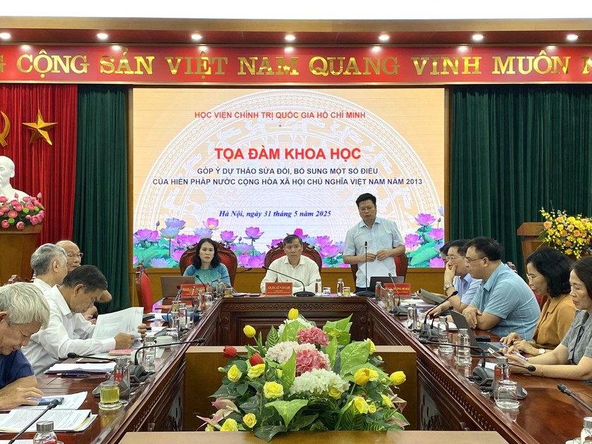 C&aacute;c đại biểu tại Toạ đ&agrave;m.