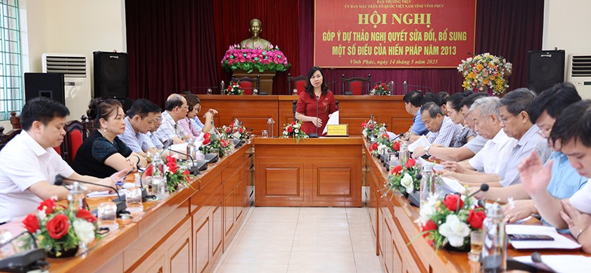 MTTQ tỉnh Vĩnh Ph&uacute;c tổ chức Hội nghị lấy &yacute; kiến đ&oacute;ng g&oacute;p v&agrave;o dự thảo Nghị quyết sửa đổi, bổ sung một số điều của Hiến ph&aacute;p năm 2013. (Ảnh: Vinhphuc.gov.vn)