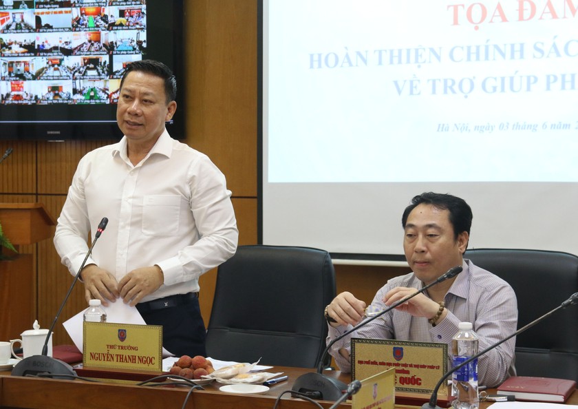 Thứ trưởng Nguyễn Thanh Ngọc; Cục trưởng Cục Phổ biến, gi&aacute;o dục ph&aacute;p luật v&agrave; Trợ gi&uacute;p ph&aacute;p l&yacute; L&ecirc; Vệ Quốc đồng chủ tr&igrave; Tọa đ&agrave;m.