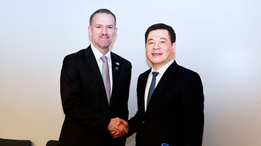 Trưởng Đại diện Thương mại Hoa Kỳ Jamieson Greer, Trưởng đo&agrave;n đ&agrave;m ph&aacute;n Hoa Kỳ vui mừng gặp lại Bộ trưởng Nguyễn Hồng Di&ecirc;n.