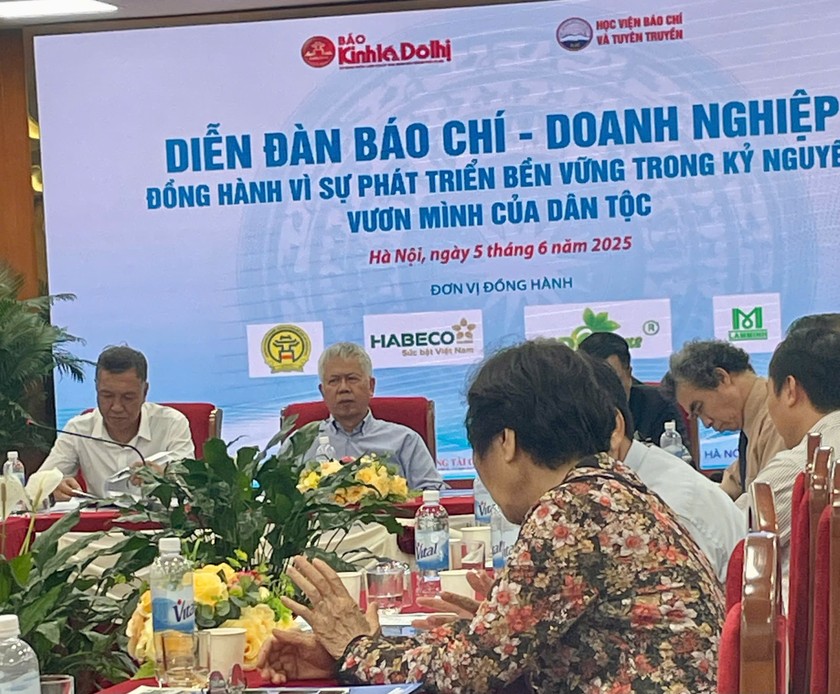 C&aacute;c đại biểu tham dự Diễn đ&agrave;n