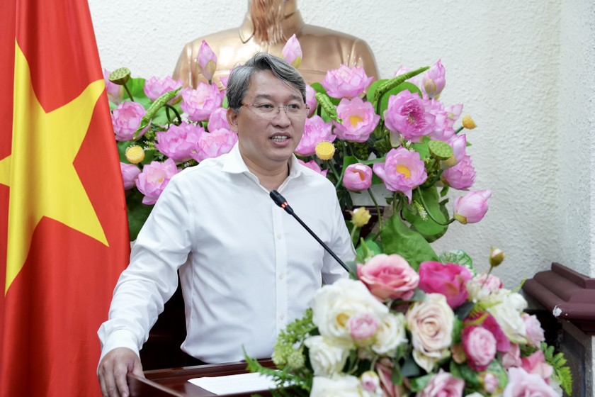 Bộ trưởng Nguyễn Hải Ninh ph&aacute;t biểu tại buổi gặp mặt.