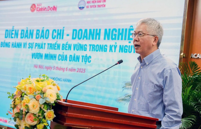 &Ocirc;ng Nguyễn Đức Ki&ecirc;n ph&aacute;t biểu tại Diễn đ&agrave;n