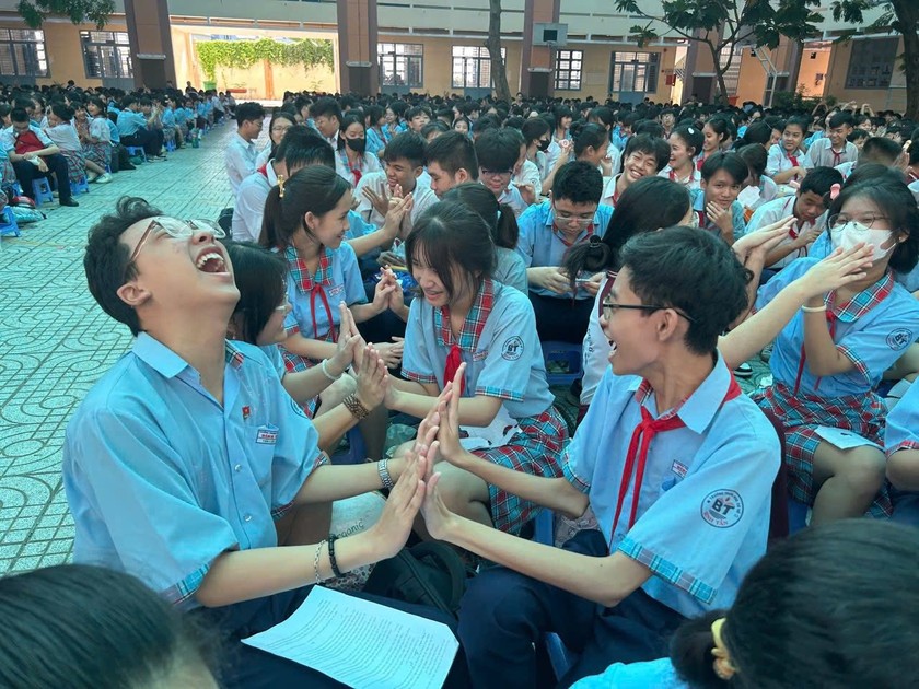C&ocirc;ng an TP HCM cảnh b&aacute;o c&aacute;c bậc phụ huynh n&acirc;ng cao cảnh gi&aacute;c, tr&aacute;nh trở th&agrave;nh nạn nh&acirc;n của c&aacute;c đối tượng lừa đảo v&agrave;o dịp h&egrave;. Ảnh minh hoạ CA TP HCM.