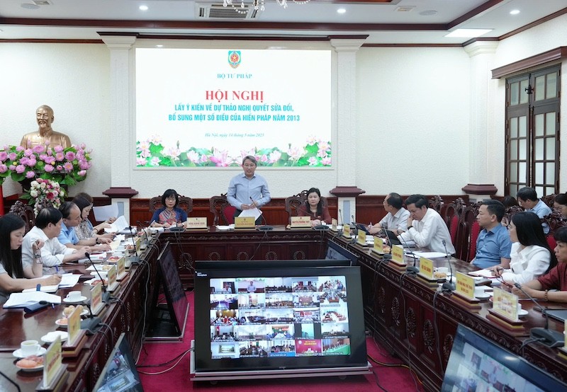 Ng&agrave;y 14/5, Bộ Tư ph&aacute;p tổ chức Hội nghị lấy &yacute; kiến g&oacute;p &yacute; v&agrave;o Dự thảo Nghị quyết sửa đổi, bổ sung một số điều của Hiến ph&aacute;p 2013
