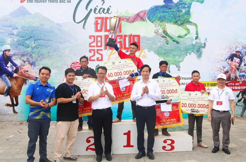 Gần 100 nài ngựa tranh tài Giải đua Vó ngựa Cao nguyên trắng lần thứ 18