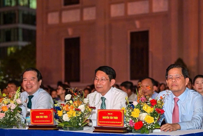 'Nha Trang Say Hi' &ndash; Lời ch&agrave;o từ th&agrave;nh phố biển ảnh 2