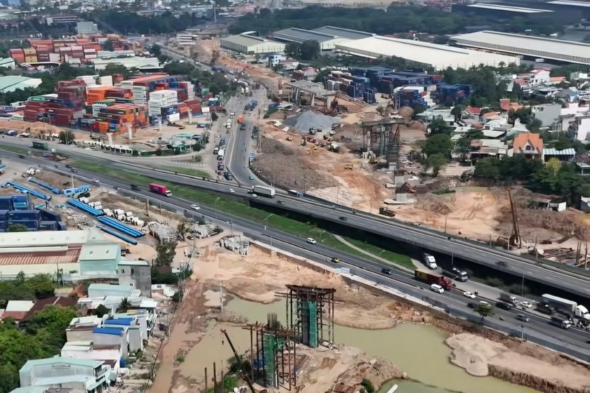N&uacute;t giao th&ocirc;ng T&acirc;n Vạn thuộc V&agrave;nh đai 3 TP HCM - một trong những n&uacute;t giao lớn v&agrave; phức tạp của dự &aacute;n.