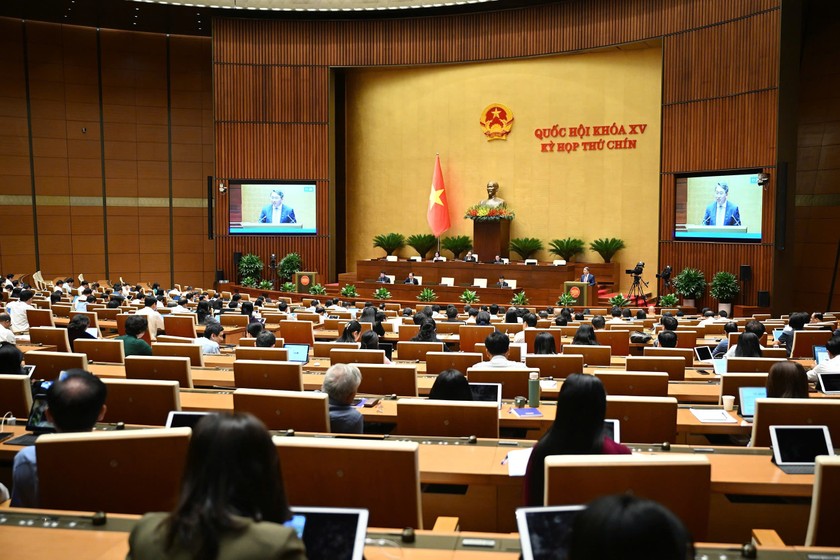 Quang cảnh phi&ecirc;n thảo luận tại hội trường. (Ảnh: Cổng TTĐTQH)