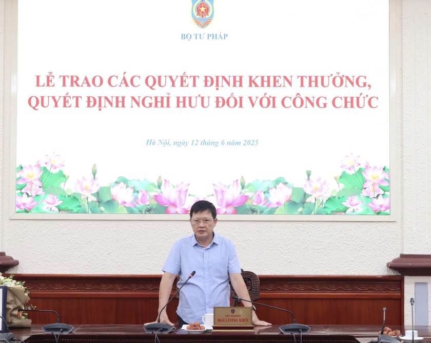 Thứ trưởng Mai Lương Kh&ocirc;i ph&aacute;t biểu tại buổi lễ.