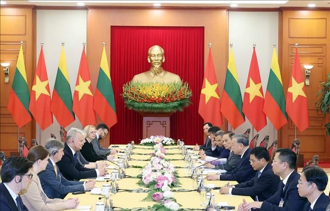 Tổng B&iacute; thư T&ocirc; L&acirc;m hội kiến Tổng thống Cộng h&ograve;a Litva Gitanas Nauseda. Ảnh: Thống Nhất/TTXVN