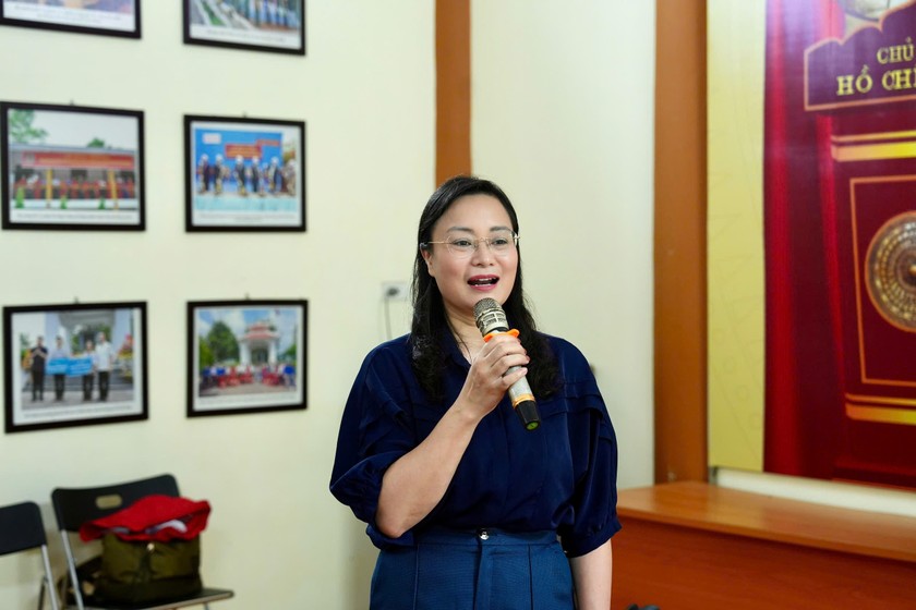Ủy vi&ecirc;n Ban chấp h&agrave;nh Đảng bộ B&aacute;o, Ph&oacute; Tổng bi&ecirc;n tập Vũ Hồng Th&uacute;y