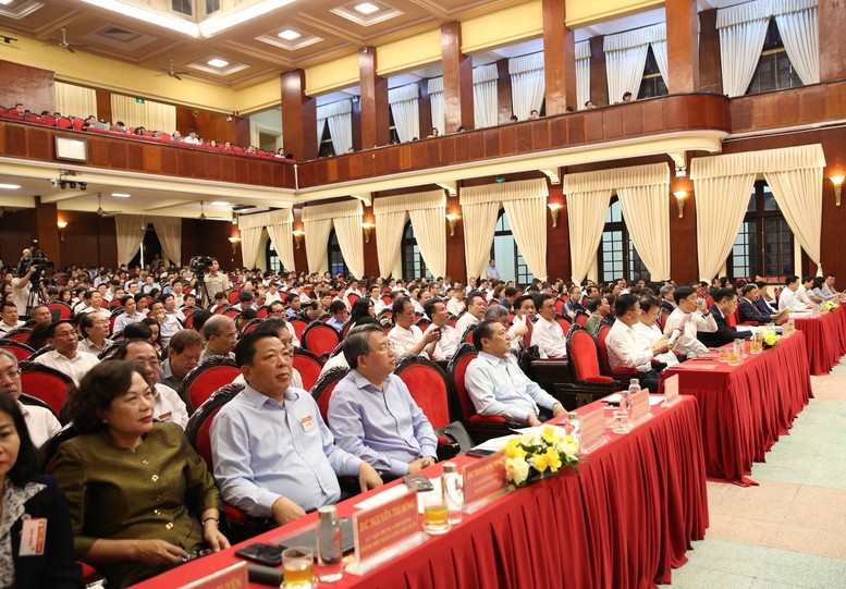 C&aacute;c đồng ch&iacute; l&atilde;nh đạo Đảng, Nh&agrave; nước tham dự Hội nghị - Ảnh: VGP/Nguyễn Ho&agrave;ng