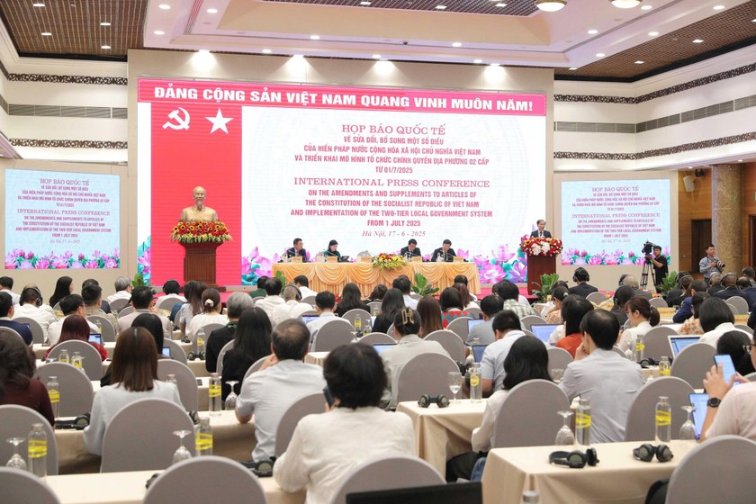 Ng&agrave;y 17/6, Ban Tuy&ecirc;n gi&aacute;o v&agrave; D&acirc;n vận Trung ương phối hợp với Ban Tổ chức Trung ương, Bộ Ngoại giao, Bộ Nội vụ, Uỷ ban Ph&aacute;p luật v&agrave; Tư ph&aacute;p của Quốc hội tổ chức Họp b&aacute;o quốc tế về Sửa đổi, bổ sung một số điều của Hiến ph&aacute;p nước Cộng ho&agrave; x&atilde; hội chủ nghĩa Việt Nam v&agrave; triển khai m&ocirc; h&igrave;nh tổ chức ch&iacute;nh quyền địa phương 2 cấp từ ng&agrave;y 1/7/2025.