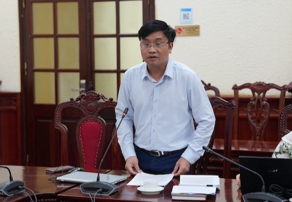 Viện trưởng Viện Chiến lược v&agrave; Khoa học ph&aacute;p l&yacute; Nguyễn Văn Cương b&aacute;o c&aacute;o tại cuộc họp.