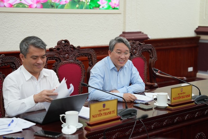 Bộ trưởng Nguyễn Hải Ninh kết luận cuộc họp.
