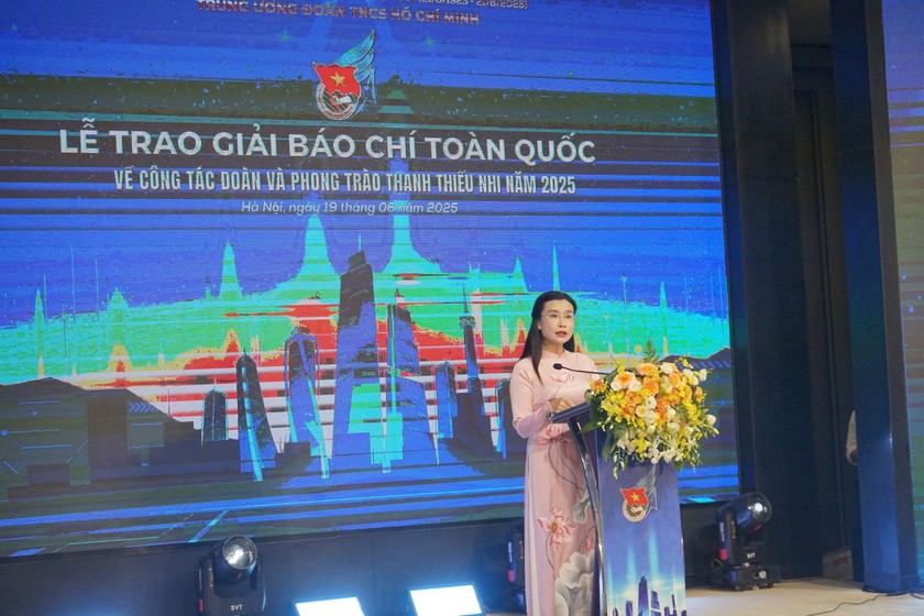 B&iacute; thư Trung ương Đo&agrave;n, Chủ tịch Hội đồng Đội Trung ương Nguyễn Phạm Duy Trang ph&aacute;t biểu tại Lễ trao giải.