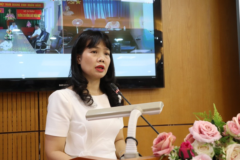 Ph&oacute; Trưởng Ban Tuy&ecirc;n gi&aacute;o v&agrave; D&acirc;n vận Đảng ủ y Bộ Đ&agrave;o Th&ugrave;y Linh tr&igrave;nh b&agrave;y B&aacute;o c&aacute;o tổng kết. (Ảnh: PV)