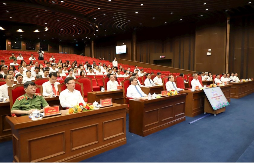 L&atilde;nh đạo v&agrave; Th&agrave;nh vi&ecirc;n Hội đồng Thẩm ph&aacute;n TANDTC v&agrave; đại biểu c&aacute;c tham dự.