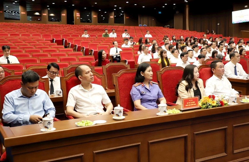 Đại diện l&atilde;nh đạo c&aacute;c cơ quan th&ocirc;ng tấn, b&aacute;o ch&iacute; tham dự buổi gặp mặt.