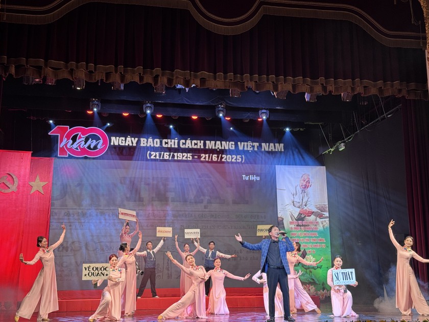 Mãn nhãn chương trình nghệ thuật đặc biệt tôn vinh Báo chí Cách mạng Việt Nam