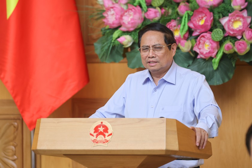 Thủ tướng y&ecirc;u cầu bảo đảm cung cấp 25 dịch vụ c&ocirc;ng trực tuyến to&agrave;n tr&igrave;nh đ&atilde; t&iacute;ch hợp tr&ecirc;n Cổng Dịch vụ c&ocirc;ng quốc gia phục vụ người d&acirc;n, doanh nghiệp. (Ảnh: VGP)