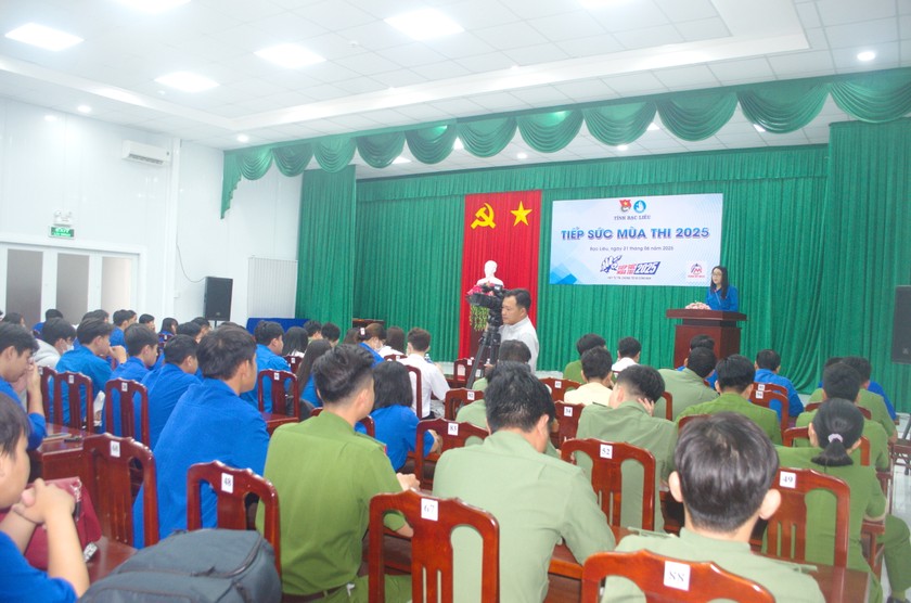 H&agrave;ng chục ngh&igrave;n thanh ni&ecirc;n t&igrave;nh nguyện ra qu&acirc;n 'Tiếp sức m&ugrave;a thi' năm 2025 ảnh 1