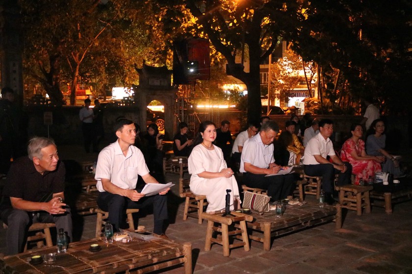 Sở Văn h&oacute;a, Thể thao v&agrave; Du lịch Hải Ph&ograve;ng, Bảo t&agrave;ng v&agrave; Thư viện Hải Ph&ograve;ng c&ugrave;ng Tập đo&agrave;n L&rsquo;H&eacute;ritage họp duyệt Chương tr&igrave;nh Tour đ&ecirc;m tại đ&igrave;nh H&agrave;ng K&ecirc;nh.
