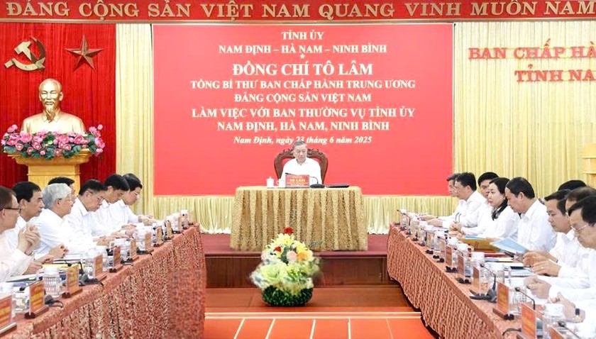 To&agrave;n cảnh buổi l&agrave;m việc của Tổng B&iacute; thư T&ocirc; L&acirc;m tại Nam Định