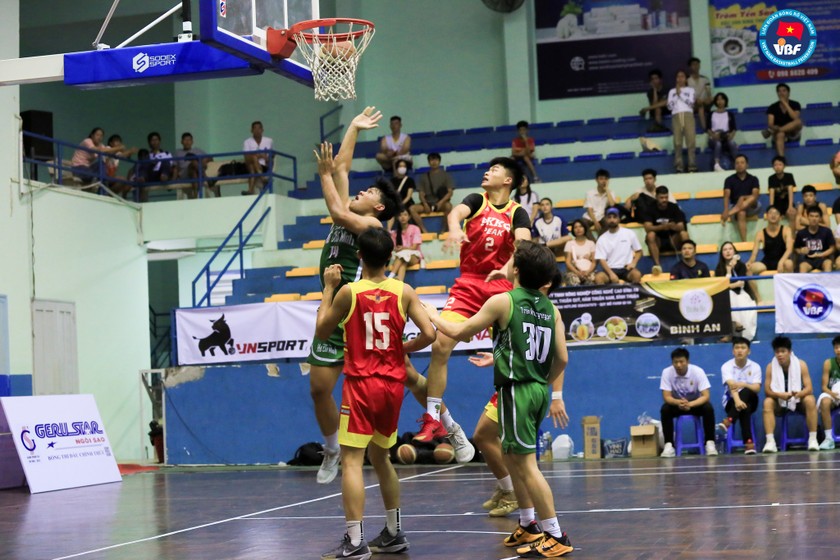 U16 PK-KQ Peak đ&agrave;nh chấp nhận huy chương Bạc sau thất bại trước đội b&oacute;ng gi&agrave;u kinh nghiệm hơn.
