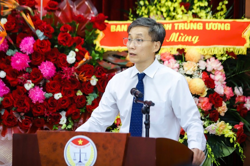 Đồng ch&iacute; Nguyễn Kh&aacute;nh Ngọc - B&iacute; thư Đảng uỷ, Chủ tịch Hội Luật gia Việt Nam ph&aacute;t biểu tại Đại hội.