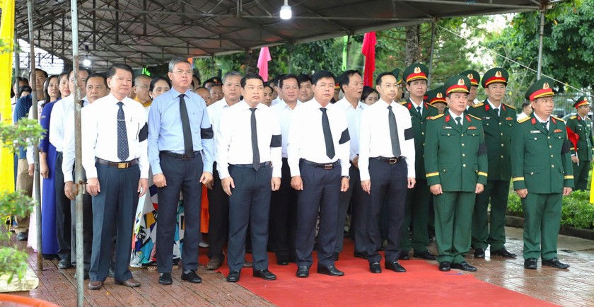 Đại biểu dự Lễ truy điệu, an t&aacute;ng h&agrave;i cốt liệt sĩ qu&acirc;n t&igrave;nh nguyện v&agrave; chuy&ecirc;n gia Việt Nam hi sinh tại Campuchia