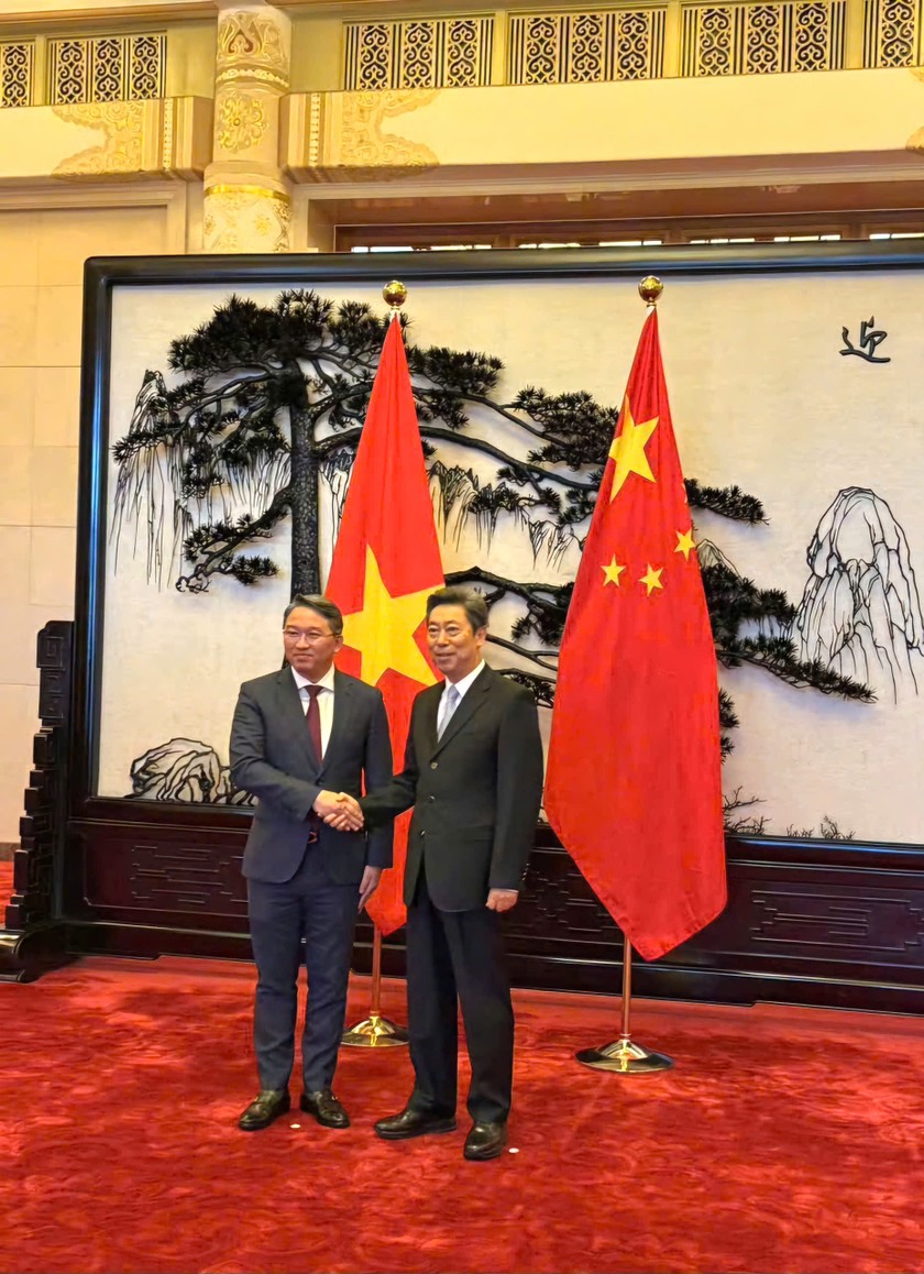 Đồng ch&iacute; Trần Văn Thanh, Ủy vi&ecirc;n bộ Ch&iacute;nh trị, B&iacute; thư Ủy ban Ch&iacute;nh Ph&aacute;p Trung ương Trung Quốc v&agrave; Bộ trưởng Bộ Tư ph&aacute;p Việt Nam Nguyễn Hải Ninh