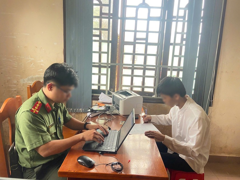 N.P.T.S l&agrave;m việc với cơ quan điều tra. Ảnh C&ocirc;ng an tỉnh L&acirc;m Đồng.