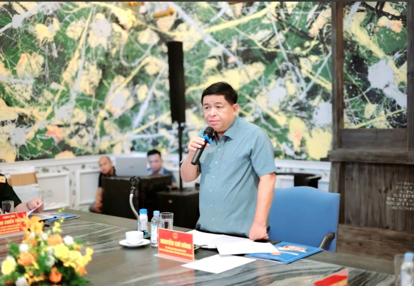 Ph&oacute; Thủ tướng Nguyễn Ch&iacute; Dũng ph&aacute;t biểu tại buổi l&agrave;m việc