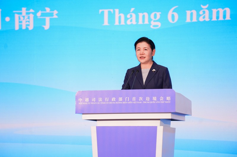 Bộ trưởng Bộ Tư ph&aacute;p nước CHND Trung Hoa Hạ Vinh ph&aacute;t biểu khai mạc Hội nghị.