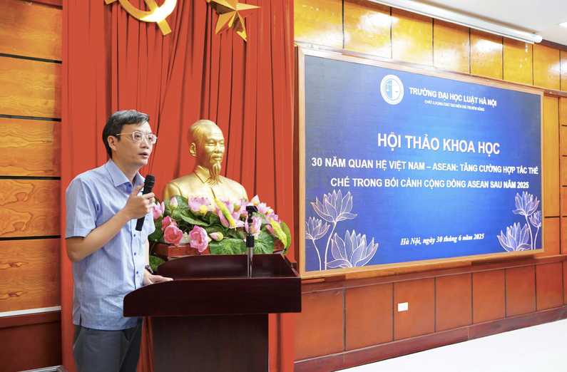 PGS.TS. Nguyễn B&aacute; B&igrave;nh, Ph&oacute; Hiệu trưởng Trường Đại học Luật H&agrave; Nội ph&aacute;t biểu khai mạc Hội thảo