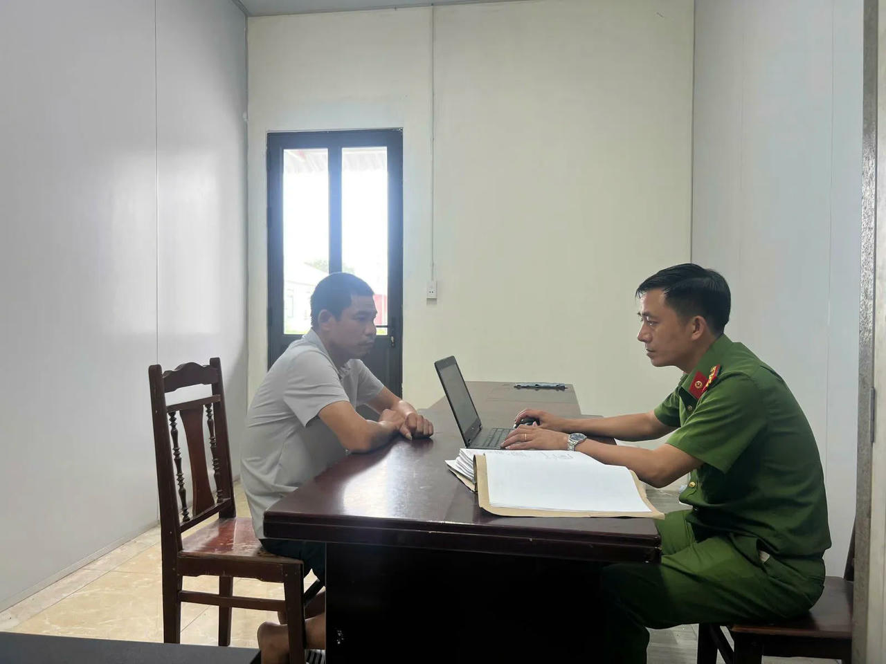 1 đối tượng l&agrave;m việc tại Cơ quan C&ocirc;ng an tỉnh Hưng Y&ecirc;n