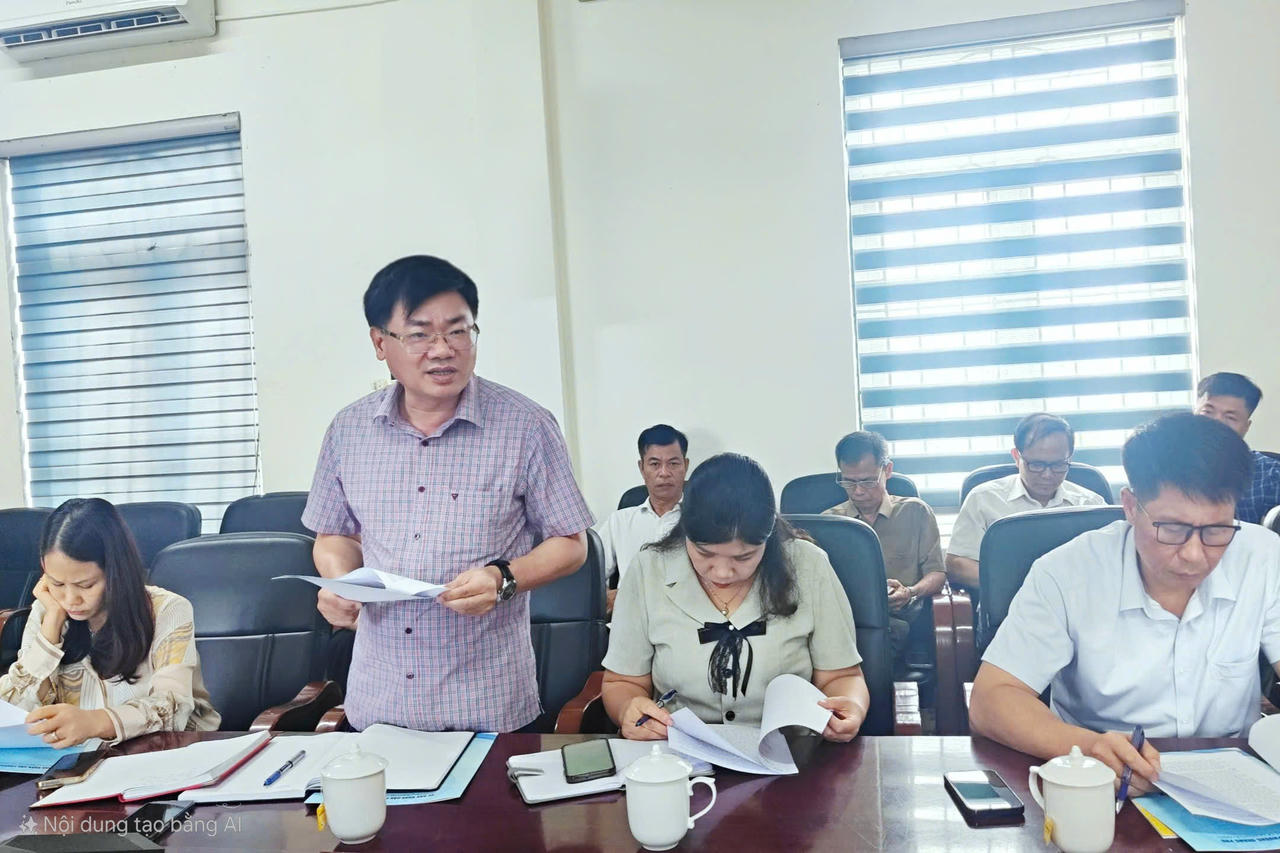 &Ocirc;ng Nghi&ecirc;m Ph&uacute; L&acirc;m, Chủ tịch UBND phường Quảng Ph&uacute; chia sẻ những kh&oacute; khăn, vướng mắc sau khi vận h&agrave;nh ch&iacute;nh quyền địa phương 2 cấp. (Ảnh: P. Dương)