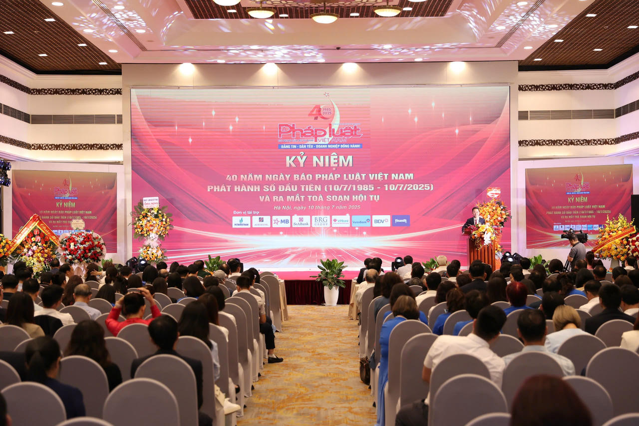 Lễ kỷ niệm 40 năm ng&agrave;y  B&aacute;o Ph&aacute;p luật Việt Nam ph&aacute;t h&agrave;nh số b&aacute;o đầu ti&ecirc;n