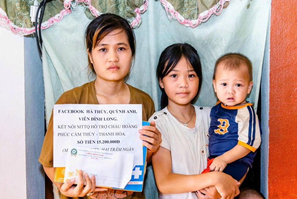 Ban Trị sự GHPGVN tỉnh Thanh Hoá thăm và tặng quà đến gia đình cháu nhỏ mắc bệnh hiểm nghèo