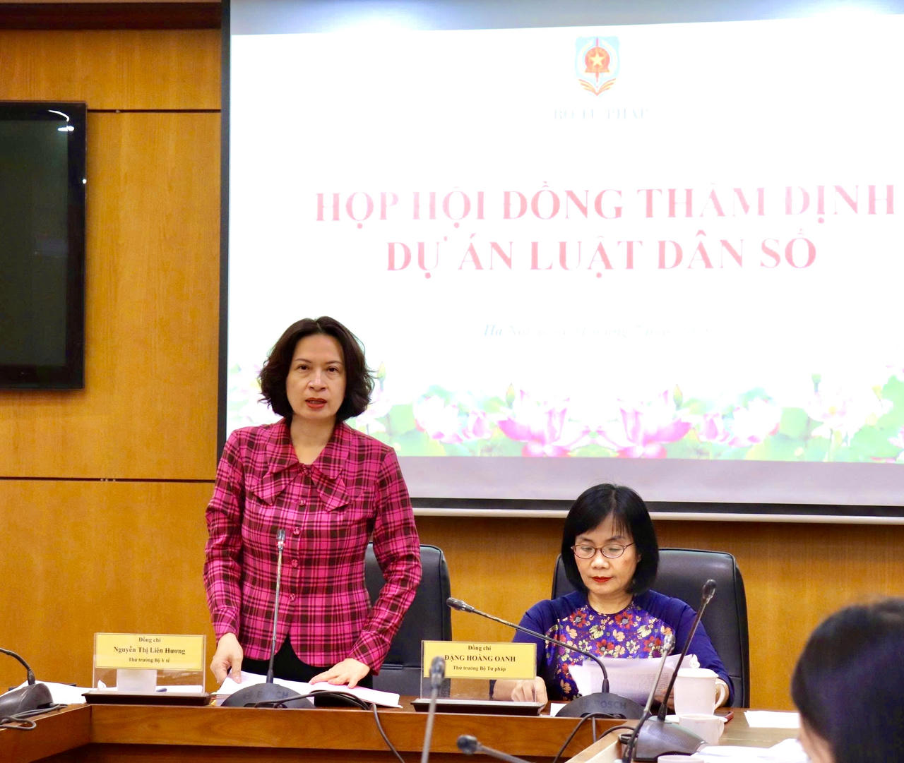 Thứ trưởng B&ocirc;̣ Y t&ecirc;́ Nguy&ecirc;̃n Thị Li&ecirc;n Hương phát bi&ecirc;̉u.