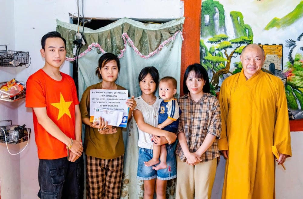Ban Trị sự GHPGVN tỉnh Thanh Hoá thăm và tặng quà đến gia đình cháu nhỏ mắc bệnh hiểm nghèo