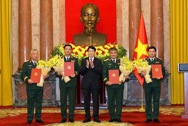 Chủ tịch nước Lương Cường trao Quyết định thăng qu&acirc;n h&agrave;m từ Trung tướng l&ecirc;n Thượng tướng đối với c&aacute;c đồng ch&iacute; Uỷ vi&ecirc;n Trung ương Đảng, Uỷ vi&ecirc;n Qu&acirc;n ủy Trung ương: Nguyễn Hồng Th&aacute;i, Thứ trưởng Bộ Quốc ph&ograve;ng; Nguyễn Văn Hiền, Thứ trưởng Bộ Quốc ph&ograve;ng; Nguyễn Trường Thắng, Thứ trưởng Bộ Quốc ph&ograve;ng; Nguyễn Quang Ngọc, Ph&oacute; Tổng Tham mưu trưởng Qu&acirc;n đội nh&acirc;n d&acirc;n Việt Nam.