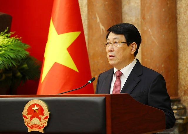 Chủ tịch nước Lương Cường nhiệt liệt ch&uacute;c mừng 7 đồng ch&iacute; được thăng qu&acirc;n h&agrave;m, cấp bậc h&agrave;m Đại tướng, Thượng tướng.