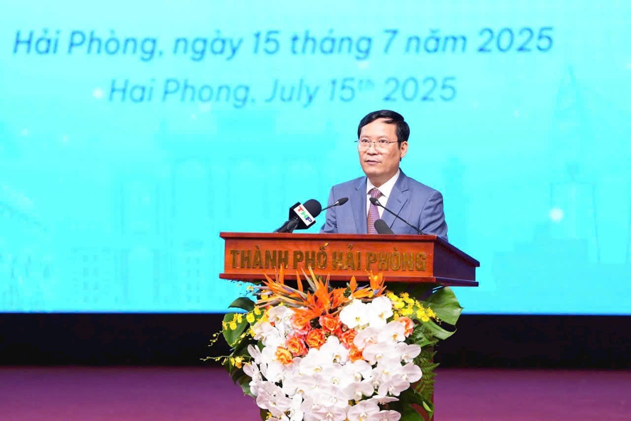 Chủ tịch VCCI Phạm Tấn C&ocirc;ng ph&aacute;t biểu.