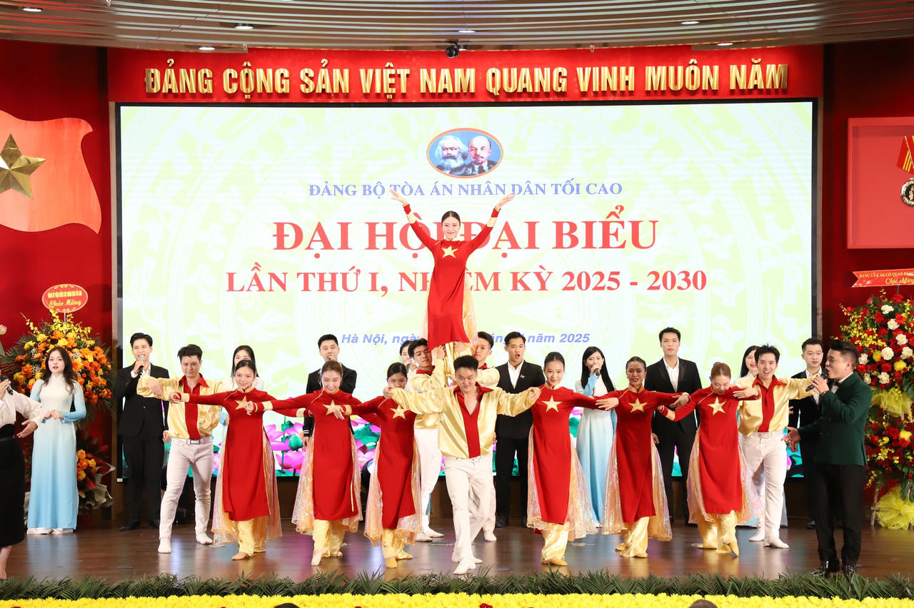 Văn nghệ ch&agrave;o mừng Đại hội đại biểu Đảng bộ T&ograve;a &aacute;n nh&acirc;n d&acirc;n tối cao lần thứ I, nhiệm kỳ 2025-2030.