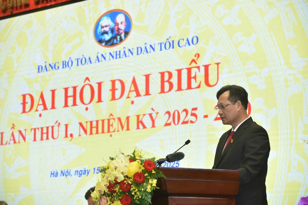 Đồng ch&iacute; Nguyễn Văn Tiến, Ủy vi&ecirc;n Ban Thường vụ Đảng ủy, Chủ nhiệm Ủy ban Kiểm tra Đảng ủy T&ograve;a &aacute;n nh&acirc;n d&acirc;n tối cao nhiệm kỳ 2020-2025, Ph&oacute; Ch&aacute;nh &aacute;n T&ograve;a &aacute;n nh&acirc;n d&acirc;n tối cao tr&igrave;nh b&agrave;y B&aacute;o c&aacute;o kết quả thẩm tra tư c&aacute;ch đại biểu dự Đại hội.