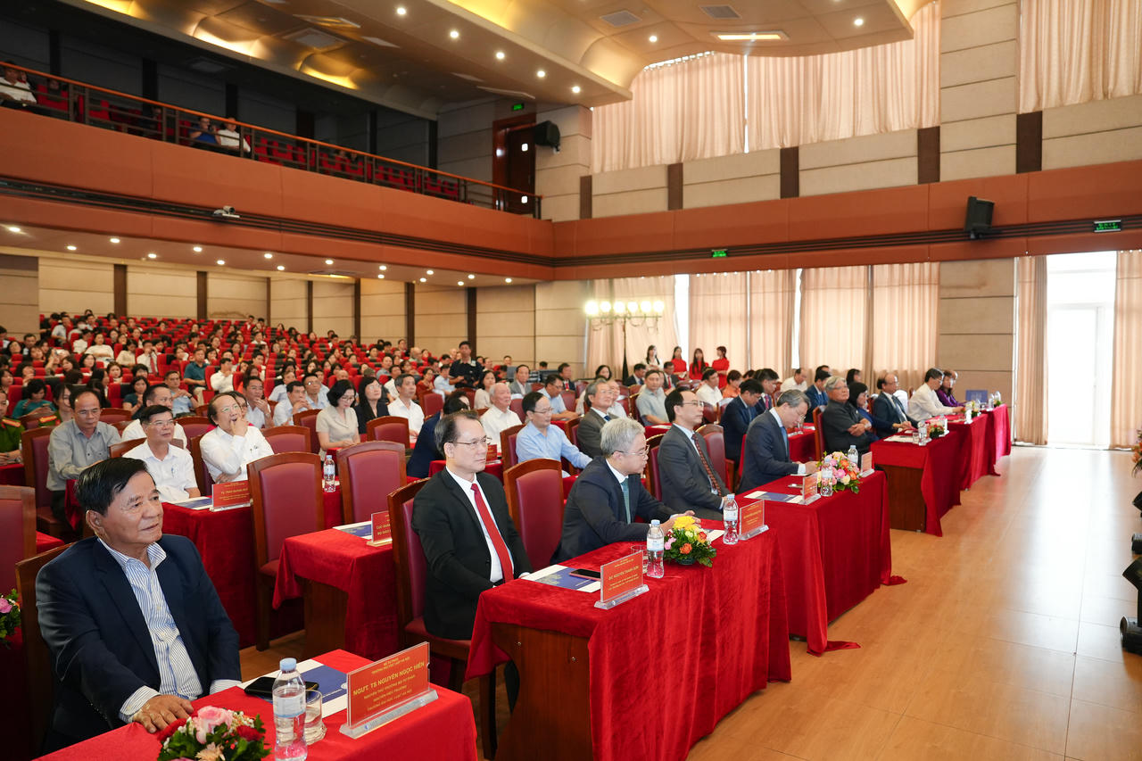 C&aacute;c đại biểu tham dự buổi lễ.