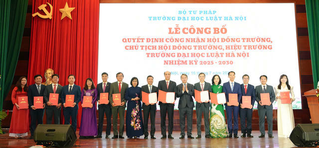 PGS.TS Tô Văn Hòa làm Hiệu trưởng Trường Đại học Luật Hà Nội